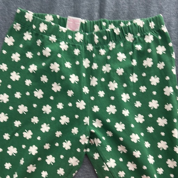 Kids Green leggings with White Clover Print - Picture 3 of 4